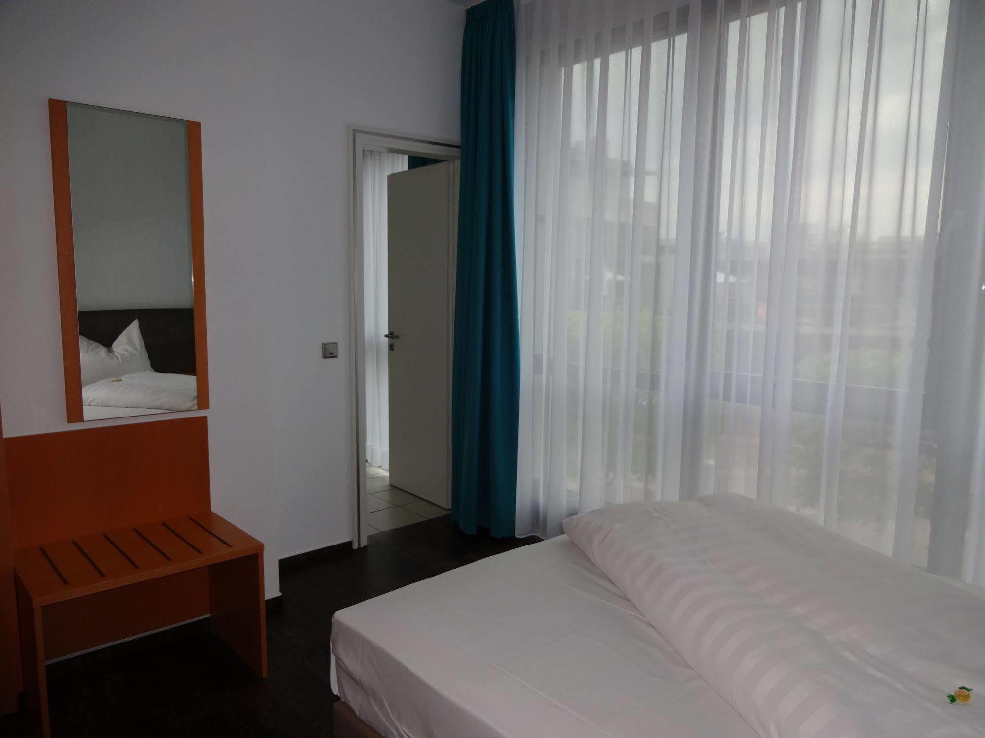 Koncept Hotel Benedikt Siegburg Luaran gambar