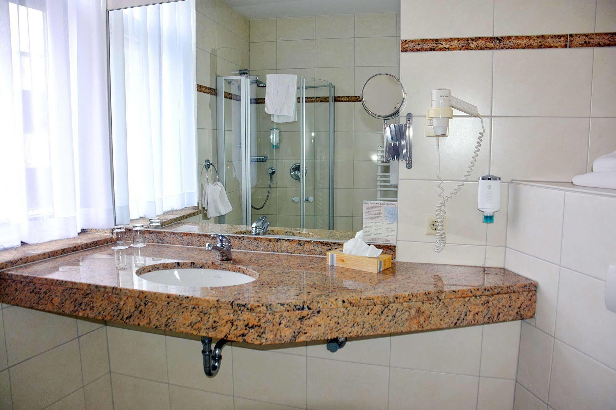 Koncept Hotel Benedikt Siegburg Luaran gambar